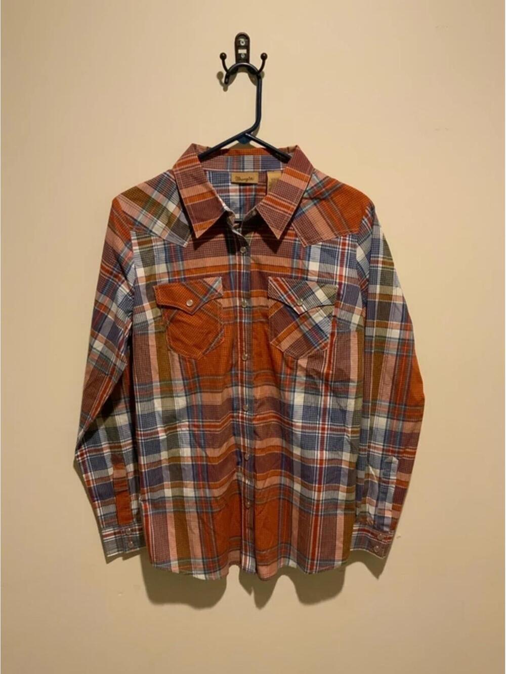 Wrangler pearl snap medium brown full button up shirt